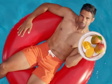Wendy's Commercial - Hot Man in the Pool