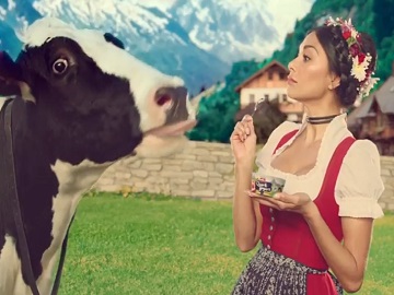 Müller Yogurt Advert - Nicole Scherzinger & Cow