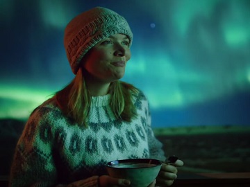 Arla Skyr Creamy Advert: Girl Looking at Northern Lights