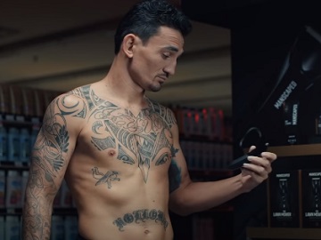 MANSCAPED Lawn Mower 4.0 Max Holloway Commercial