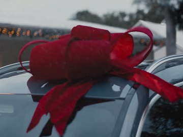 BMW Road Home Sales Event Red Ribbon Christmas Commercial